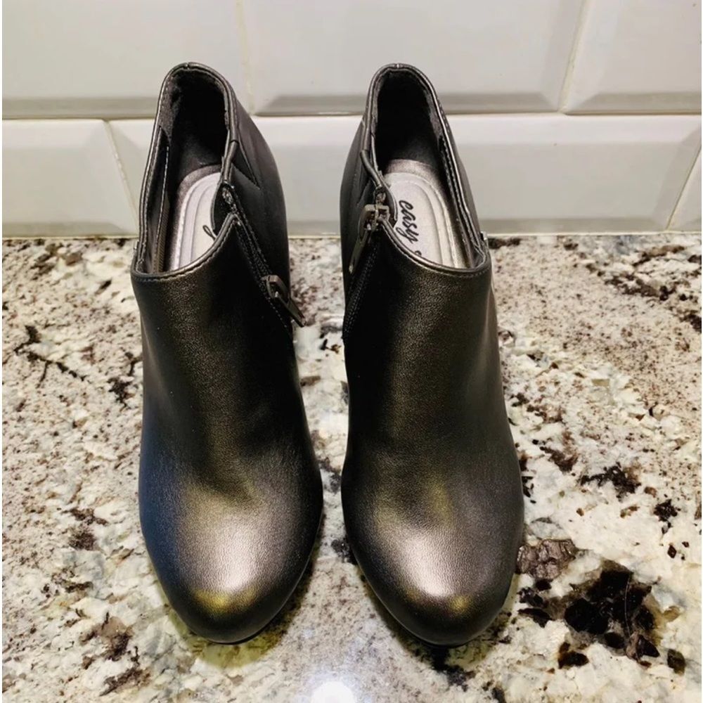 Easy Street Shoe Ankle Shoe size 5